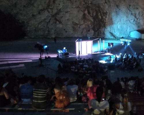 Φωτογραφικό Λεύκωμα από την Θεατρική παράσταση \'\'Μόνος με τον Άμλετ\'\'