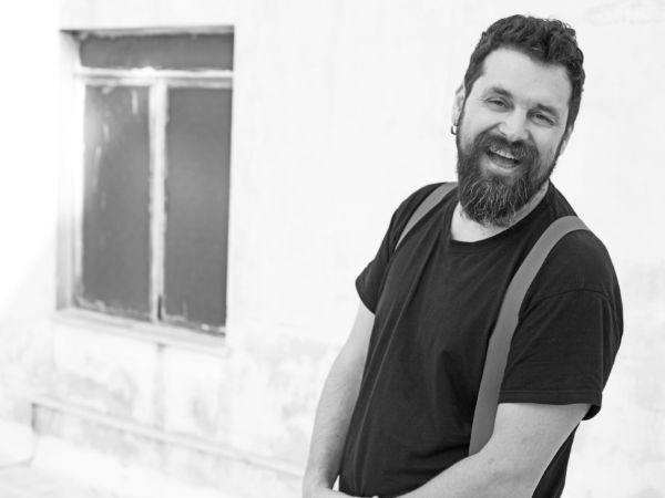 Σ\' ευχαριστώ Λουκιανέ  Η ΠΑΡΑΣΤΑΣΗ ΑΝΑΒΑΛΛΕΤΑΙ