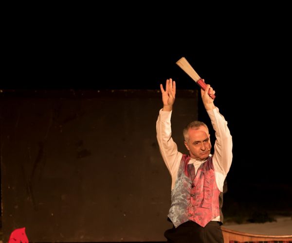 Φωτογραφικό λεύκωμα από την θεατρική παράσταση «ΓΚΥΓΙΩΜ ΓΛΥΚΙA ΜΟΥ» του Γκυγιώμ Γκαλλιέν