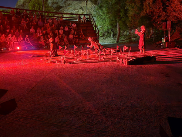 Φωτογραφικό Λεύκωμα από την θεατρική παράσταση \